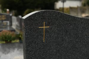 personalizacja-nagrobkow-granitowych-wyraz-indywidualnosci-i-pamieci
