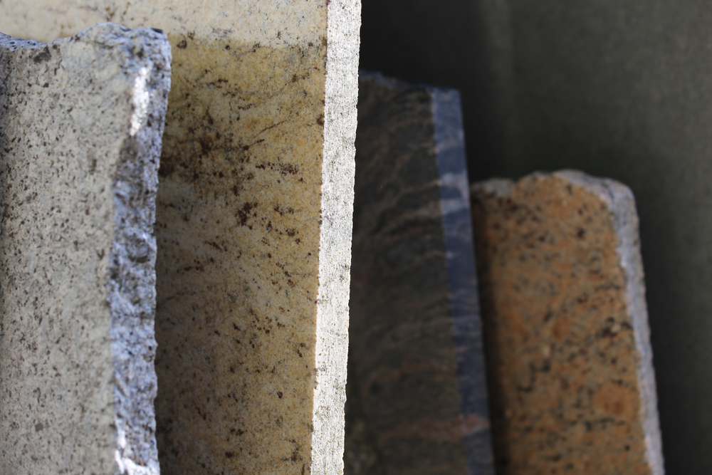 granit-czy-marmur-wybor-materialu-na-nagrobek-co-warto-wiedziec