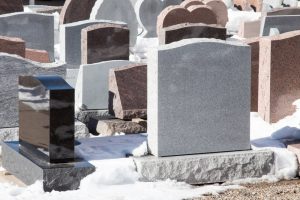 trendy-w-kolorach-granitu-do-nagrobkow-jak-wybrac-odpowiednia-barwe